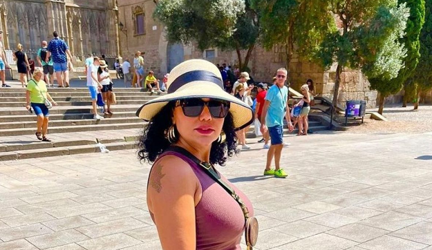 رانيا يوسف تثير الجدل بجلسة تصوير جريئة جداً